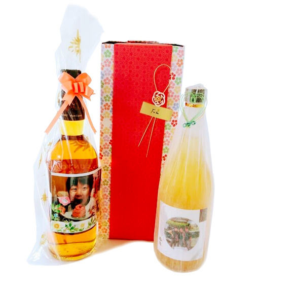高級感あふれる紙製の化粧箱に入れて包装紙でラッピングするスナップ梅酒1本用ギフトラッピング