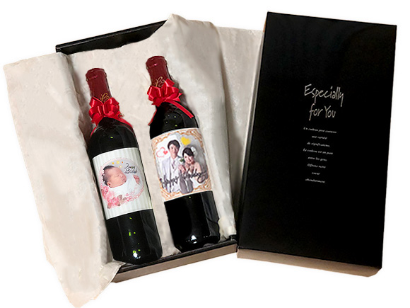 高級感あふれる紙製の化粧箱に入れて包装紙でラッピングするお得なスナップワイン2本用ギフトラッピング